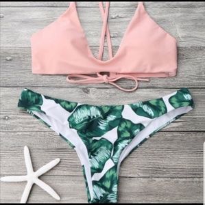 Size medium suit never worn.. Bought it off Poshm.